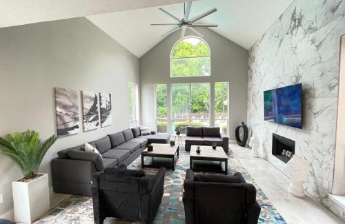 Mesquite House | Captivating 6BR 3BA Holiday Home with Pool & Fire Pit