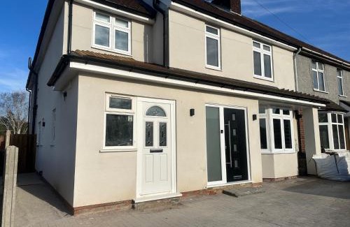 Waltham Abbey House | Captivating 7 -Bed House in Waltham Abbey