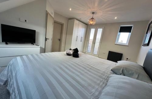 Waltham Abbey House | Captivating 7 -Bed House in Waltham Abbey
