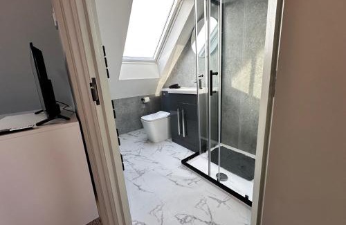 Waltham Abbey House | Captivating 7 -Bed House in Waltham Abbey