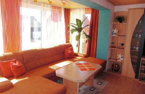 Lichtenhain Apartment | Captivating Apartment in Lichtenhain with Pond