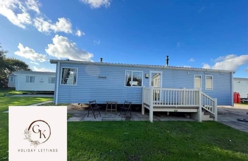 Mablethorpe Cabin | Caravan in Mablethorpe- 2bed-PetsOk-Sleeps6-Wifi