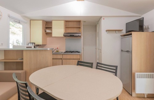 Vallon-Pont-d'Arc RV Rental | Caravan 'Midi - Mobil Home 6-8 Pers' with Shared Terrace and Shared Garden