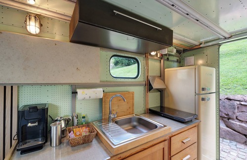 Bad Wildbad House | Caravan 'Poolhouse' with Mountain View, Private Pool and Wi-Fi