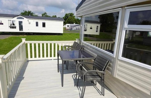 Fenny Bentley House | Caravan with decking at Ashbourne Heights Holiday Park ref 66025TV