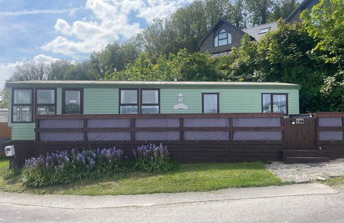 Penparcau Ski Chalet | CaravanSleeps6-Parking-Pool-Mountain-PetsOk