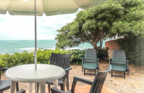 Les Roques Apartment | CARBONERES 47.1 – Apartment with views right on the seafront