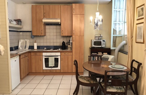 Bastide Saint-Louis Apartment | Carcassonne, elegant apartment overlooking central square