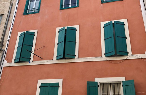 Bastide Saint-Louis Apartment | Carcassonne, elegant apartment overlooking central square