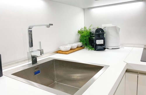 Centro Direzionale Apartment | Cardano suite - 5 minuti dalla Stazione Centrale