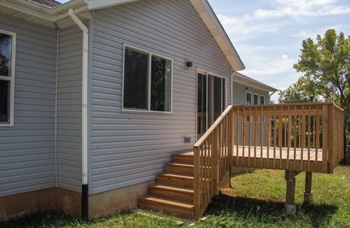 Airport Township House | Cardinal Nest – Cozy Home Near Airport & St. Charles, Gateway Arch & Zoo