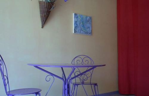 Goudargues Cottage | Carefully restored gîte in a charming village
