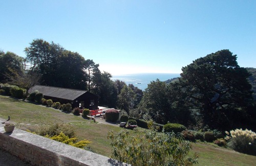Dartmouth Apartment | Carew-Deluxe-Woodland view-2 Bed-Ensuite w. Bath