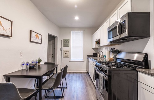 South Side Flats House | Carey Cottage 🏡 - Cozy 3BR Stay in ❤️ of Southside!