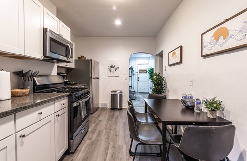 South Side Flats House | Carey Cottage 🏡 - Cozy 3BR Stay in ❤️ of Southside!