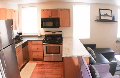 South Side Flats Apartment | Carey Way Quarters-Stylish 3BR Loft-Prime Location