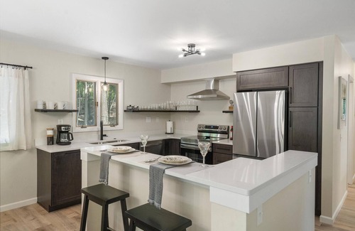 Birchwood Farms House | Careyover Guest House-Private setting, near Tunnel of Trees, close to everything