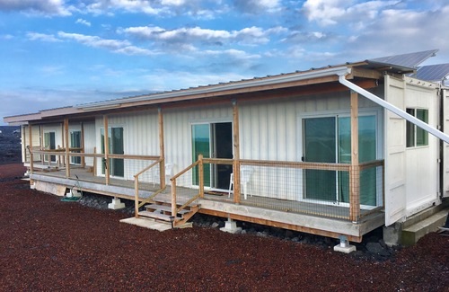 Pahoa House | Cargo Container HomeOnTheLava~ Ocean & Volcano View Sleeps 4 ~ Julie’s Sunrise
