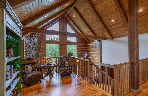 Foscoe House | Cari's Rivers Edge - private home in Boone with a fire pit