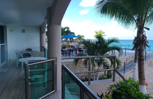 Colonia Andres Condo | Caribbean Seafront, Family Friendly, 2 bdrm condo, 1 blk to restaurants & shops
