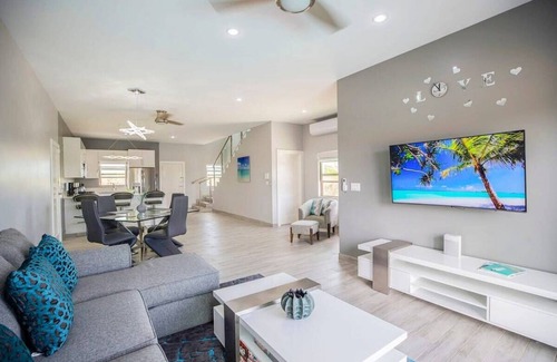 Long Bay Villa | Caribbean Villa with Pool and Beach Access