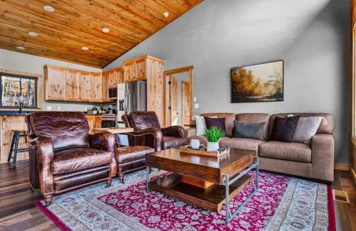 Fayetteville House | Caribou Cabin at Thunder Bluff