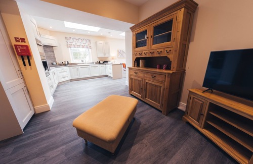Penrith House | Carleton House & The Hot Tub. 5 miles to Ullswater