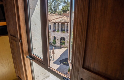Santeagueda Apartment | Carlo Crivelli Master: The Style in Val'Quirico!
