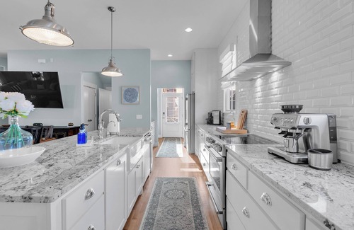 Hoyt House | CARLTON LANDING! 3-bedroom house with Partial lake views in Carlton Landing