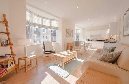 Broadstairs Apartment | Carlton Lodge - Private parking and central location