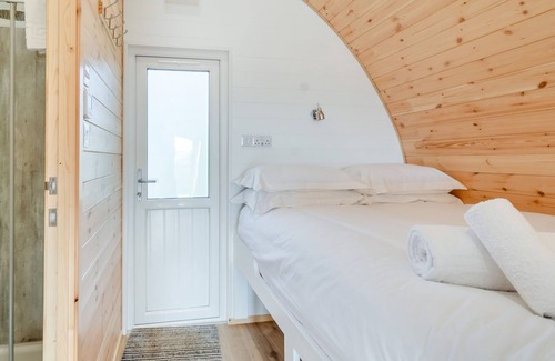 Mappleton Cottage | CARLTON MANOR POD 11, family friendly, with a garden in Aldbrough