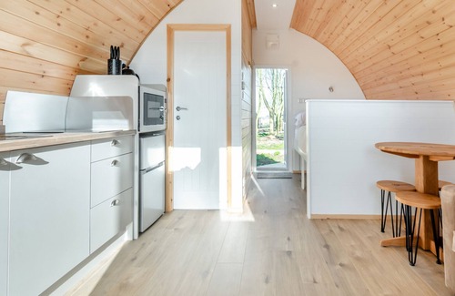 Mappleton Cottage | CARLTON MANOR POD 6, family friendly, with a garden in Aldbrough