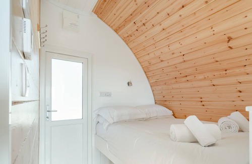 Mappleton Cottage | CARLTON MANOR POD 6, family friendly, with a garden in Aldbrough