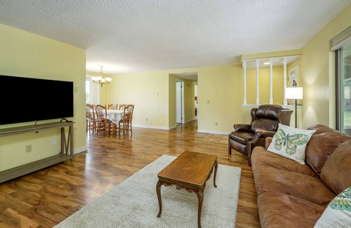 Carlton House | Carlton Vineyard Home on Twenty Acres - Tranquil Beauty Close to Town!