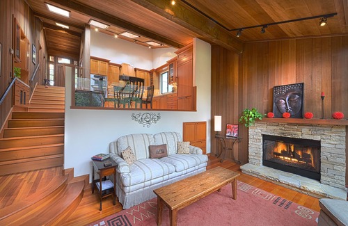Southeast Carmel House | Carmel Beauty "The Great Escape" In Downtown Location