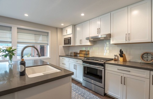 Golden Rectangle Apartment | Carmel-By-The-Sea Two King Bedroom Rental w/En Suite Granite Baths