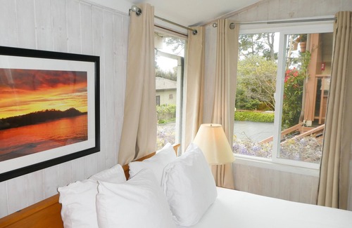 Northwest Carmel House | Carmel Fireplace Inn