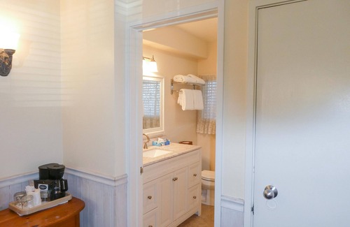 Northwest Carmel House | Carmel Fireplace Inn