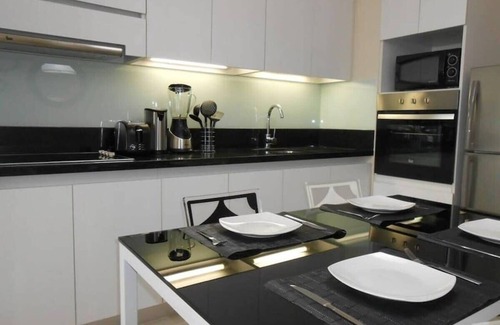 Apoquindo Apartment | Carmelitas Stylish - 1BR w/Wifi, TV Cable, Metro, Pool, Gym