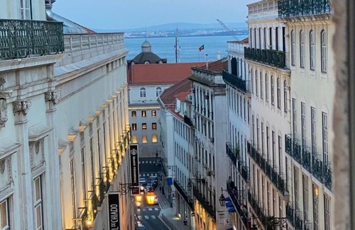 Sacramento Apartment | Carmo 15 - Chiado Large Apartment with Castle View in Perfect Location