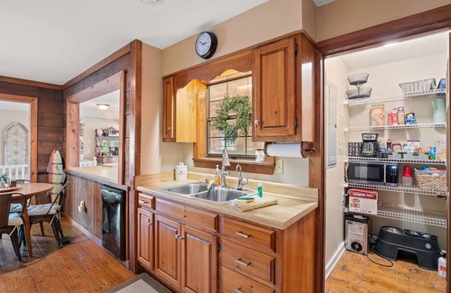 Cullman House | Carol's Cottage: 3 BR, 2 BA in Cullman, Sleeps 12