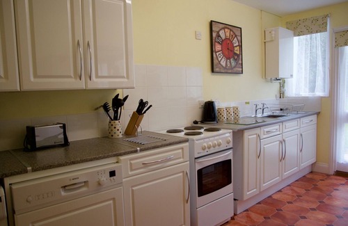 Cullompton Cottage | Carp Lodge with woodland views, close to fishing lakes.