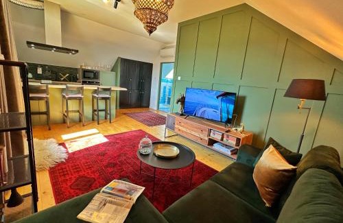 Odorheiu Secuiesc Apartment | Carpathian Loft with Private Parking