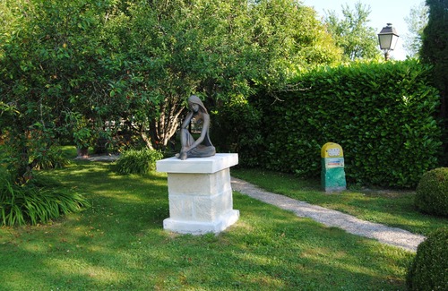 Marchais House | Carriage-Bus insolite-Ensuite with Jet bath-Panoramic-Garden view