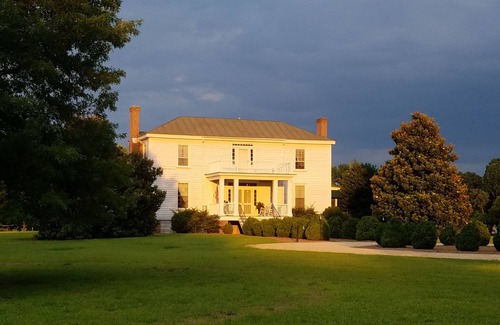 Snow Hill Cottage | Carriage House at Benjamin W. Best Country Inn