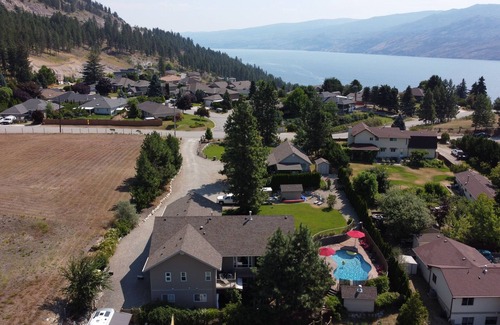Central Okanagan Cottage | Carriage House at the Poolside Retreat, Peachland our mini resort