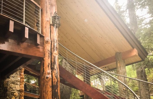 Sundance Cabin | Carriage House on the Stream Hot Tub Walk to Sundance Mountain Cabins Utah
