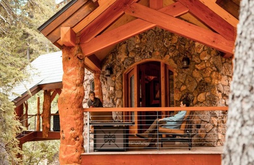 Sundance Cabin | Carriage House on the Stream Hot Tub Walk to Sundance Mountain Cabins Utah
