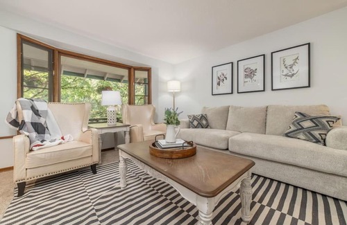 Beaverton House | Carriage Way The Restful Retreat King Bed yard