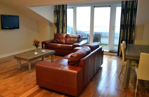 Cortober Hotel | Carrick Plaza Suites and Apartments